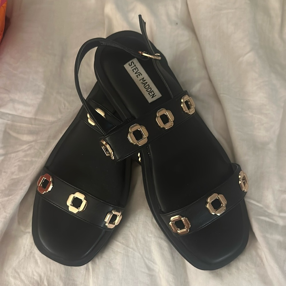 Never worn, too big for me!